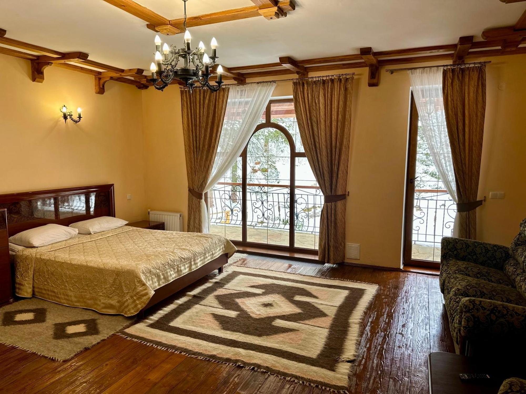 Hotel Dykyi Med Tatariv Ngoại thất bức ảnh