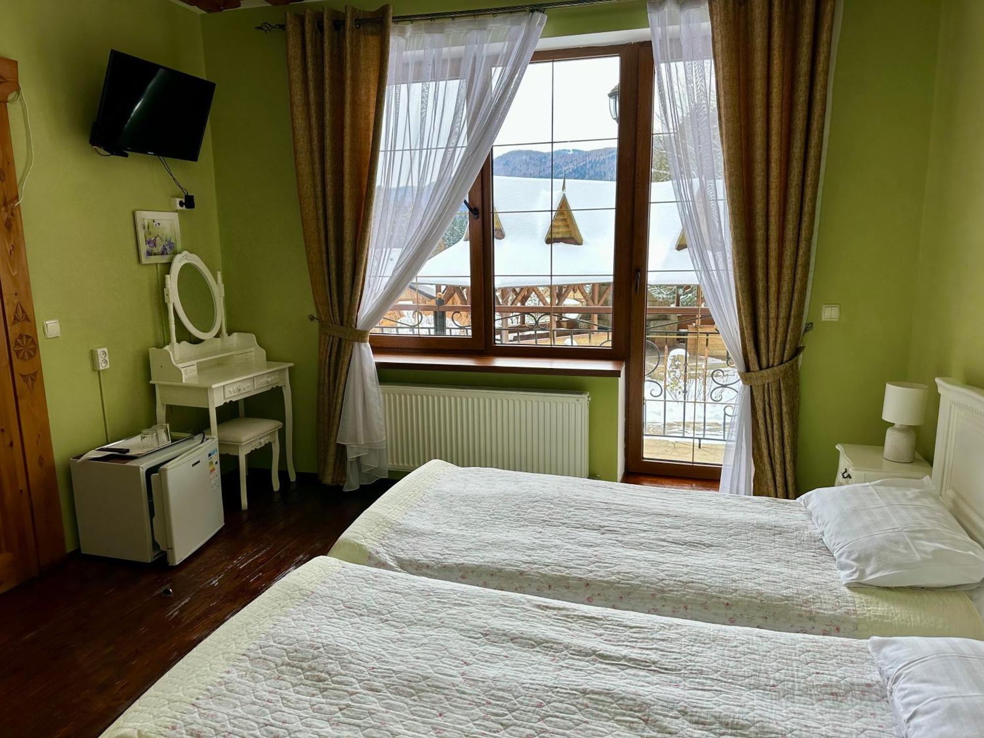 Hotel Dykyi Med Tatariv Ngoại thất bức ảnh